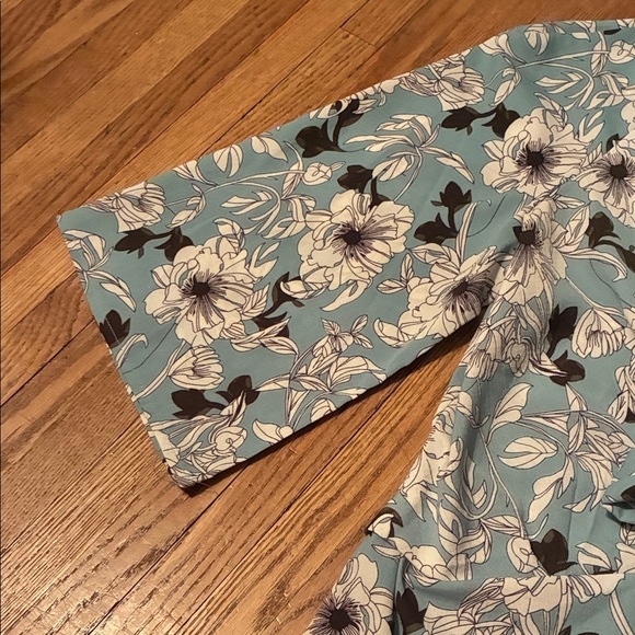 Papillon Blanc Teal and White Floral Wrap Blouse - Picture 6 of 14